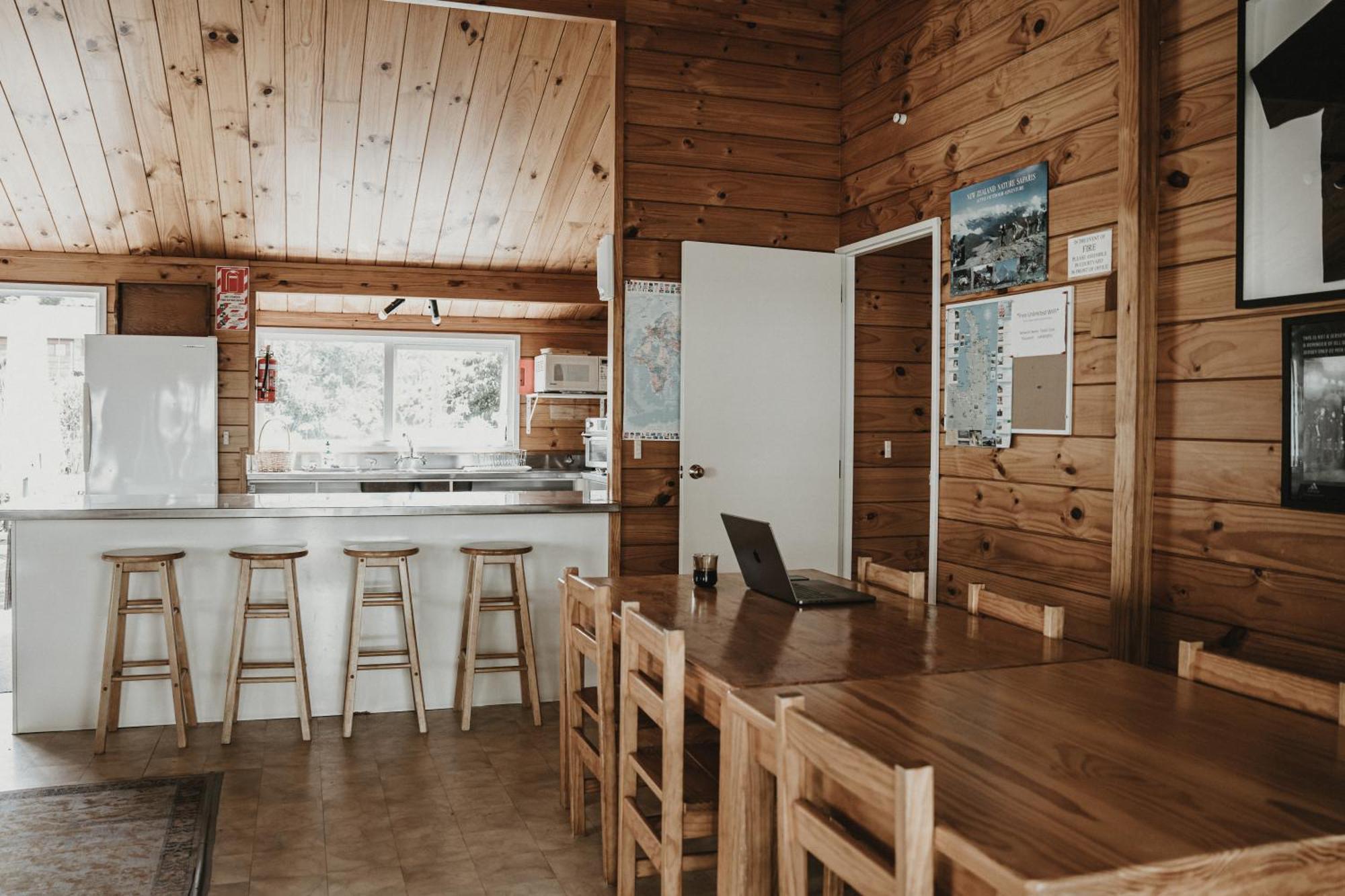 הוסטל האהי Tatahi Cove Back Packer מראה חיצוני תמונה